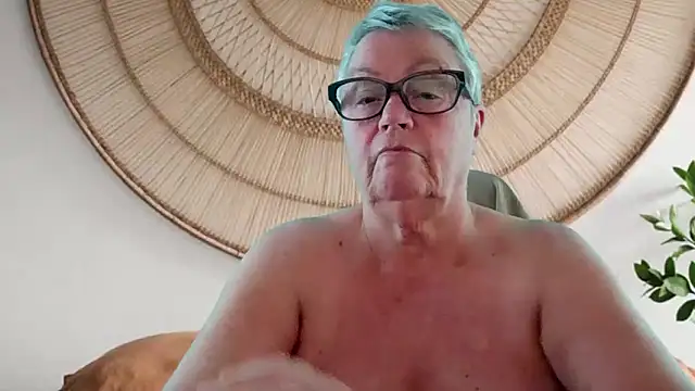 Mystery-Grandmother webcam