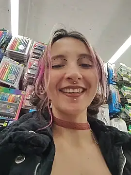 _laary_lily (F young) - Boobs in public 😈🥵