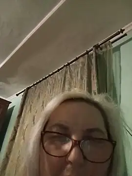 AureliaSky598 webcam