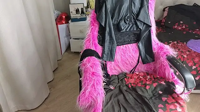 roxalanastar - RoxalanaStar's free webcam - UK Sex Cams