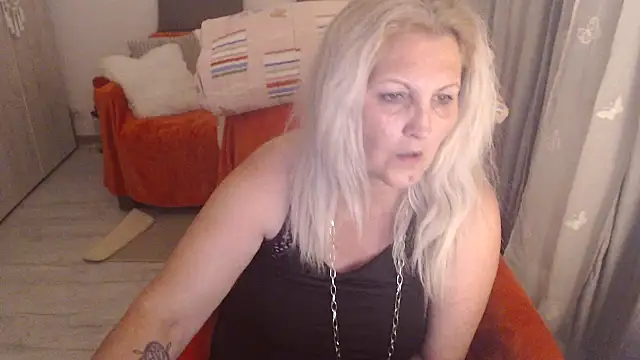 Divineblond webcam