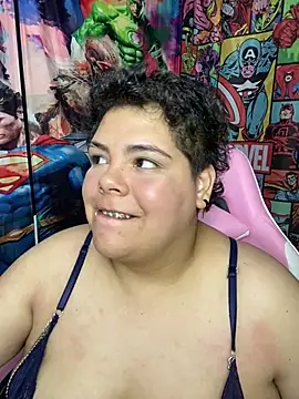 Hailey_Curvy webcam