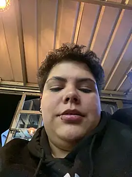 Hailey_Curvy webcam