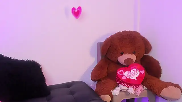 NaomiVelour webcam