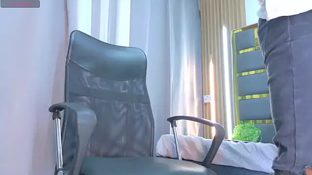 Oliver_bigblack_cock webcam