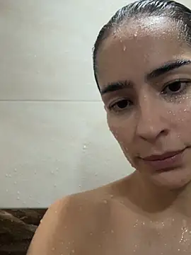mau_white (F milf) - SHOW TITS