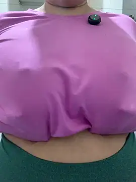 sammy_owens_ (Ask my age) - show boobs and oil