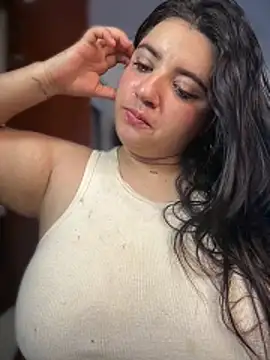 horny_roomiess webcam