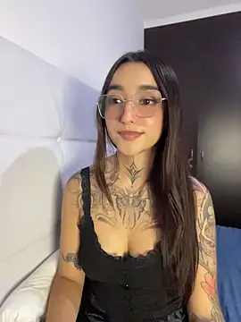 Emily_Rousess webcam
