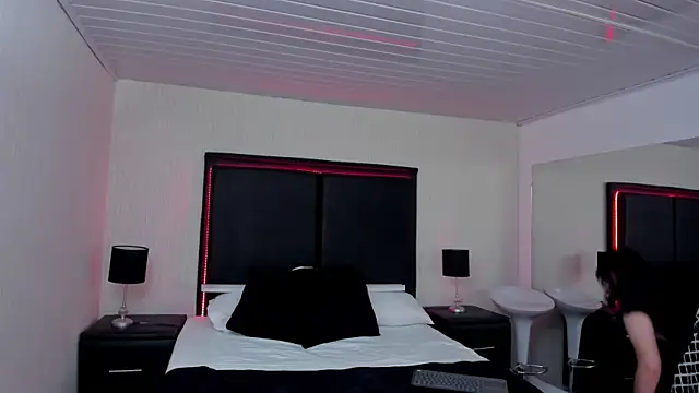 LilithBluum webcam