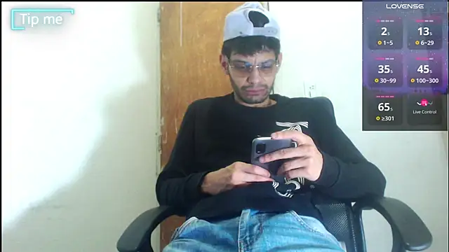GrayHornyX webcam