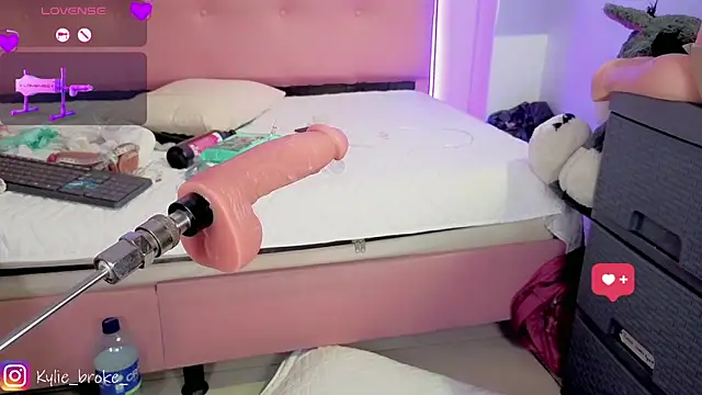 Kylie_brokee webcam