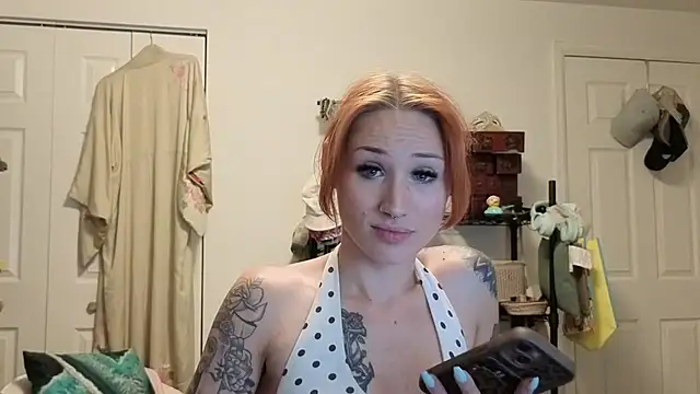 ThornsandHoney webcam