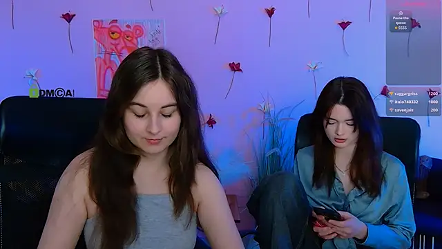liana_kisses webcam