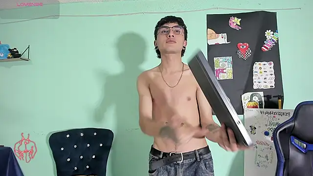 TYLERhHOT2005 webcam