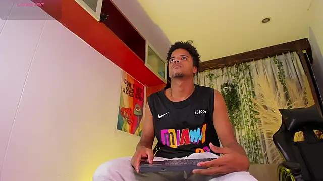 TaylorClay_ webcam