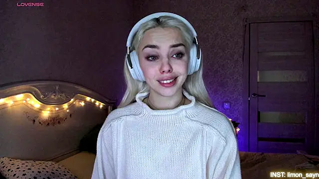 LillyMoure_ webcam