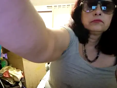 Samantha_Squirt@xh live sex cam