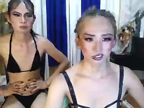 2fuckingwildDolls webcam