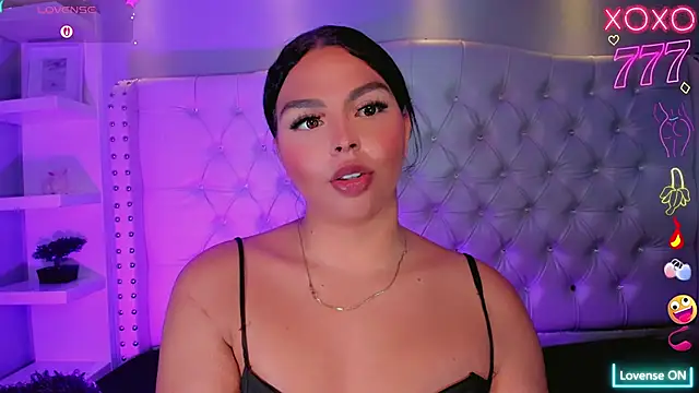 Maia_Hotts webcam