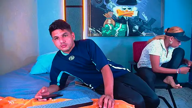 Hornyshow1 webcam