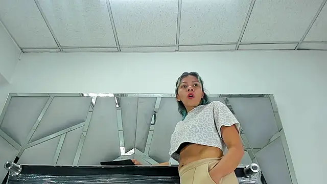 AmiraDulcee webcam