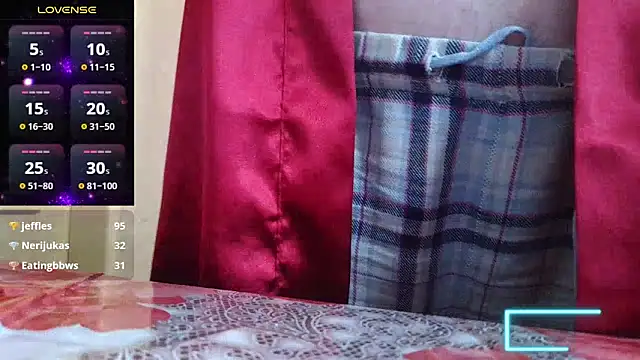 Cora_Maro webcam
