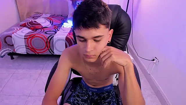 aron_boyy - Aron_Boyy's free webcam - UK Sex Cams