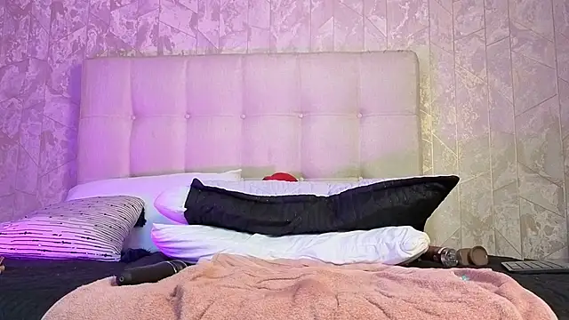 valkyria_12 - Valkyria_12's free webcam - UK Sex Cams