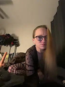 LizzieZ1975 webcam