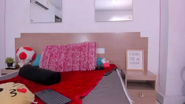 MelaniRosse webcam
