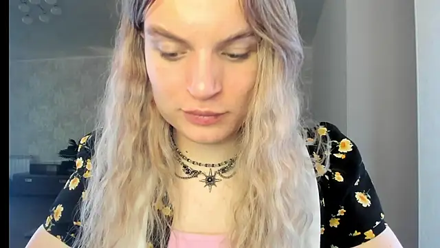 milliKira006 webcam