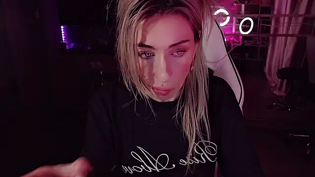 AnnieGOld_ webcam