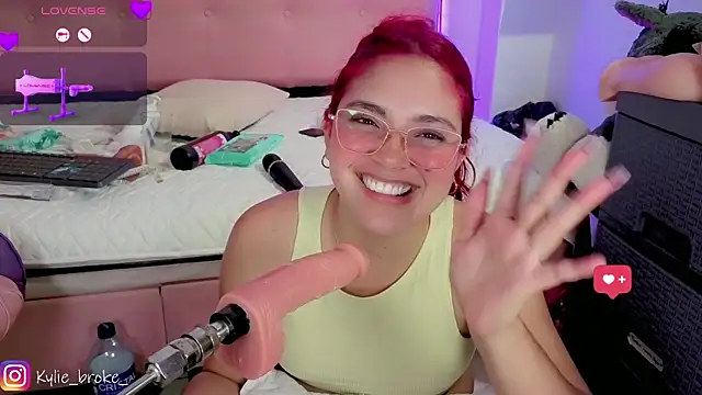 kylie_brokee - Kylie_brokee's free webcam - UK Sex Cams