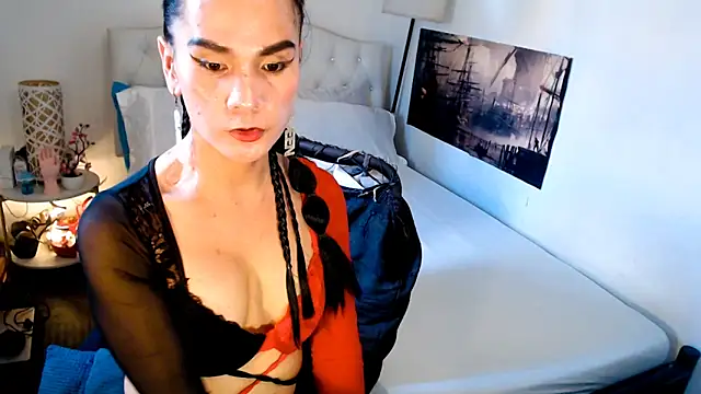 NinaDOM4CUM webcam