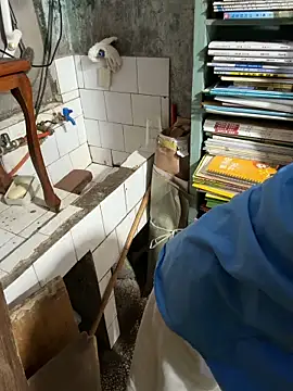 身高170 长腿 36D 前凸后翘，一直震就会喷水水，不要问我这是哪里，因为我会回答你在你心里。请宝贝们点点小心心，让我进入你的❤️里，喜欢就让我住进你心里吧。直播不容易，请宝贝们不录播。❤️❤️❤️