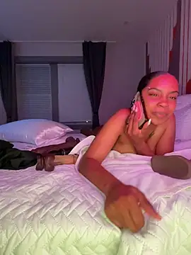 TheRealOshunQueen webcam