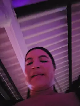 Pretty_Julieta webcam
