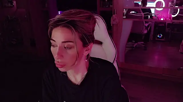 AnnieGOld_ webcam
