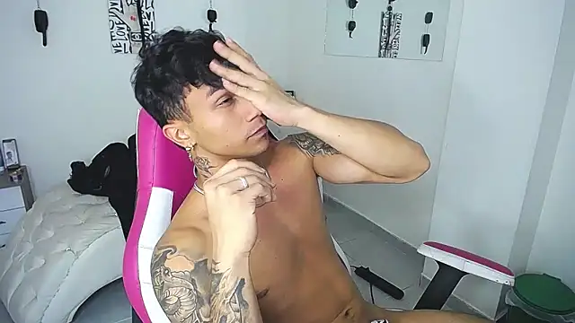 Leonard_Price live sex cam