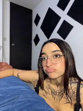 Emily_Rousess webcam