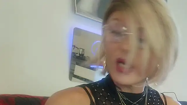LadyOxana webcam