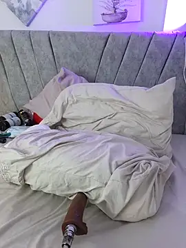 Wild_lilhyy webcam