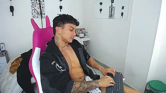 Leonard_Price webcam
