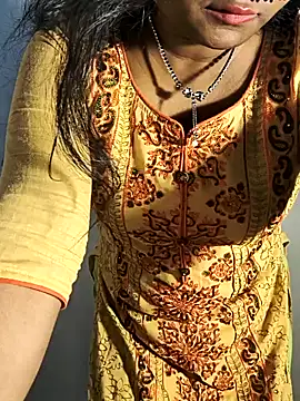 DIRTYSECRET_QUEEN_07