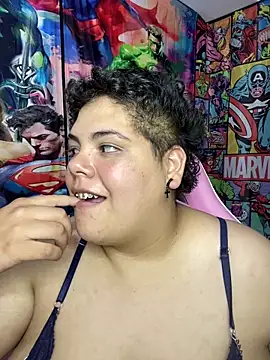 Hailey_Curvy webcam