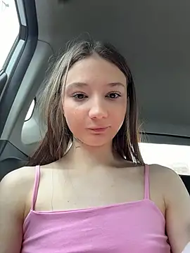 hiding-mila webcam