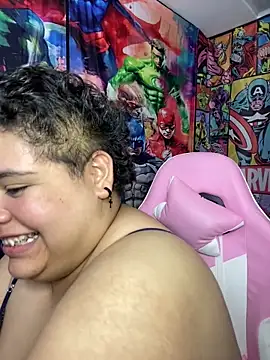 Hailey_Curvy webcam