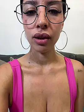luvely_unique_ webcam