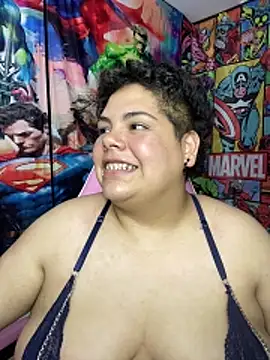Hailey_Curvy webcam